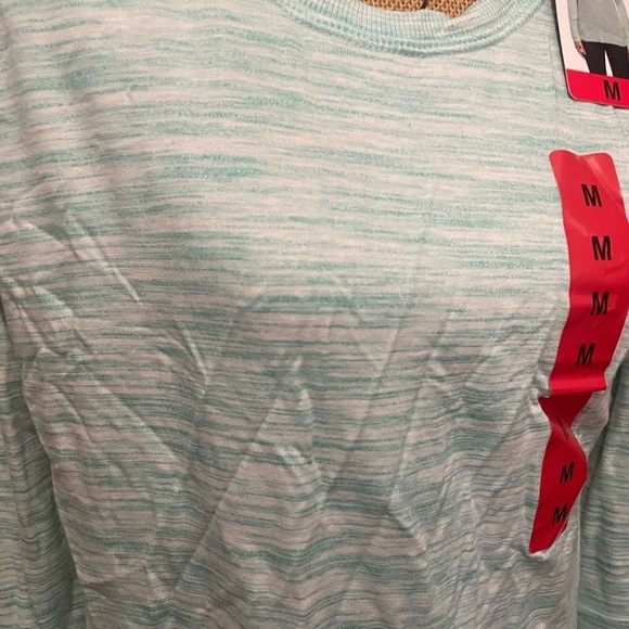 4 beautiful long sleeve shirts - Picture 6 of 16